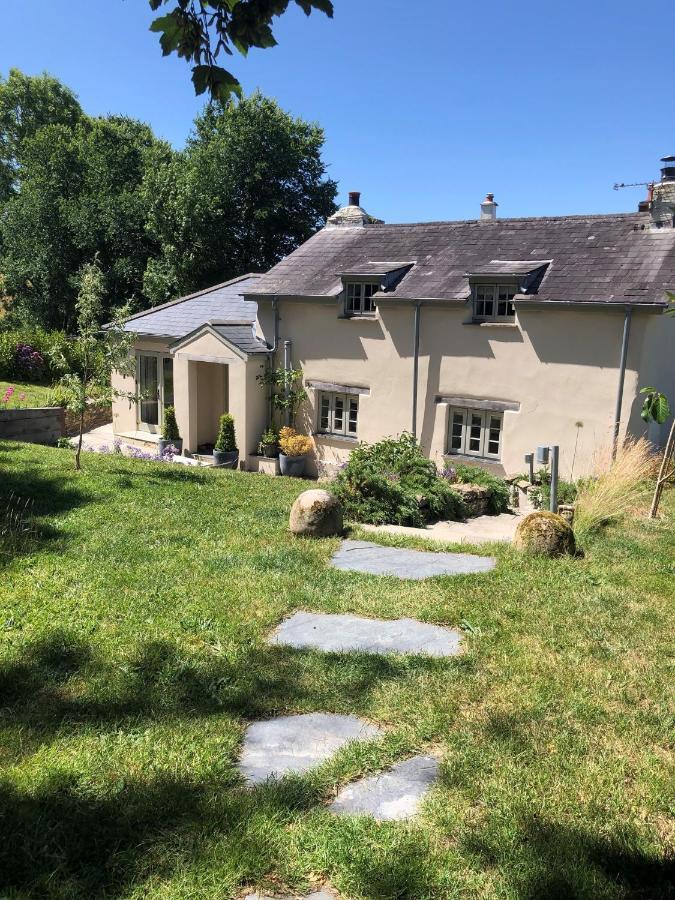 Lillyville At Higher Treyone * Looe